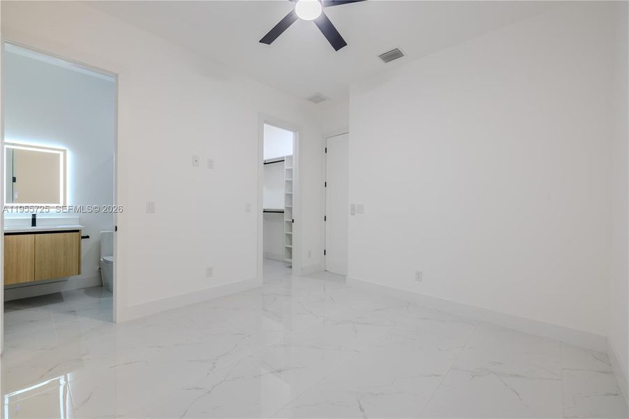 Spacious, unfurnished interior of a new home in , Cape Coral (Image 42).