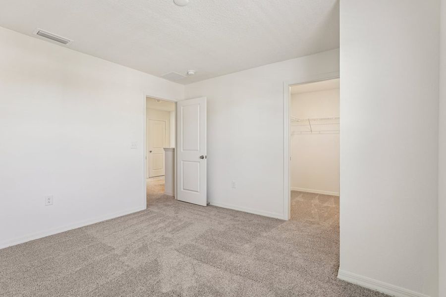 Spacious, unfurnished interior of a new home in Reserve at Forest Lake Townhomes, Lake Wales (Image 18).