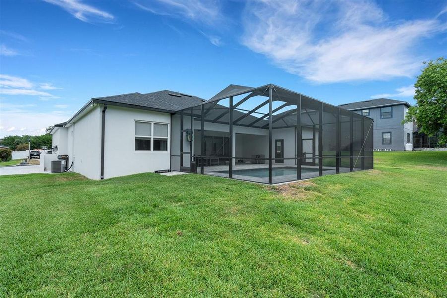 Exterior details and patio area of a home in , Lakeland (Image 4).