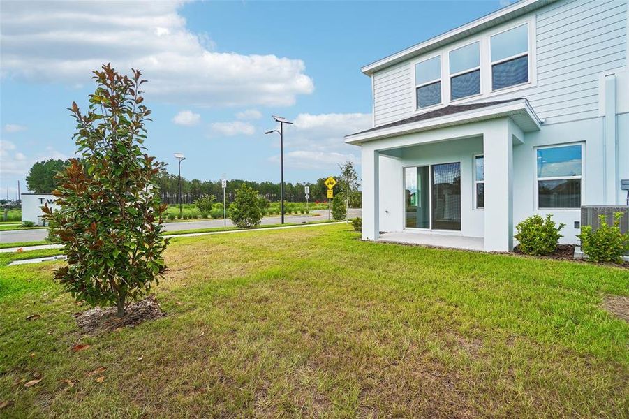 Exterior details and patio area of a home in Twin Oaks, Zephyrhills (Image 22).