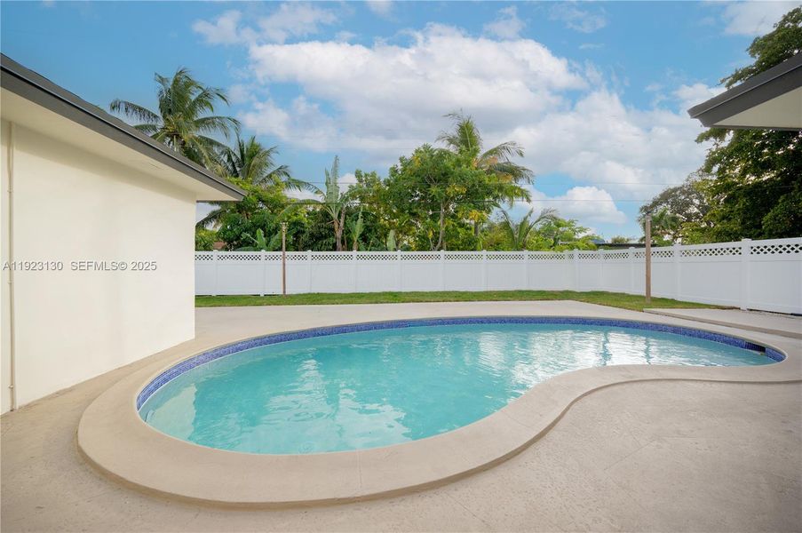 Exterior details and patio area of a home in , Miramar (Image 3).