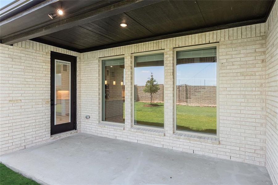 Exterior details and patio area of a home in Chaparral Park, Oak Point (Image 3).