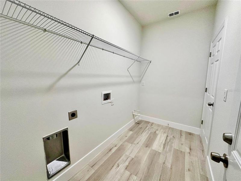 Spacious, unfurnished interior of a new home in , Dunnellon (Image 14).