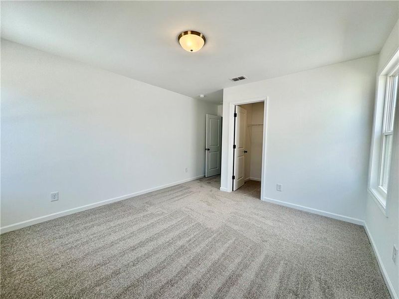 Spacious, unfurnished interior of a new home in Eastlyn Crossing, Flowery Branch (Image 23).