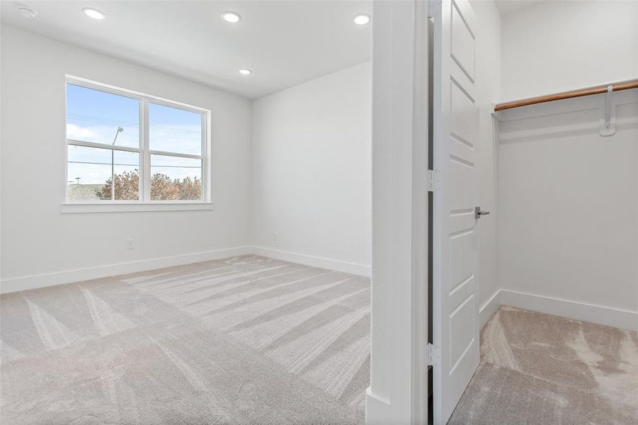 Spacious, unfurnished interior of a new home in , Richardson (Image 32).