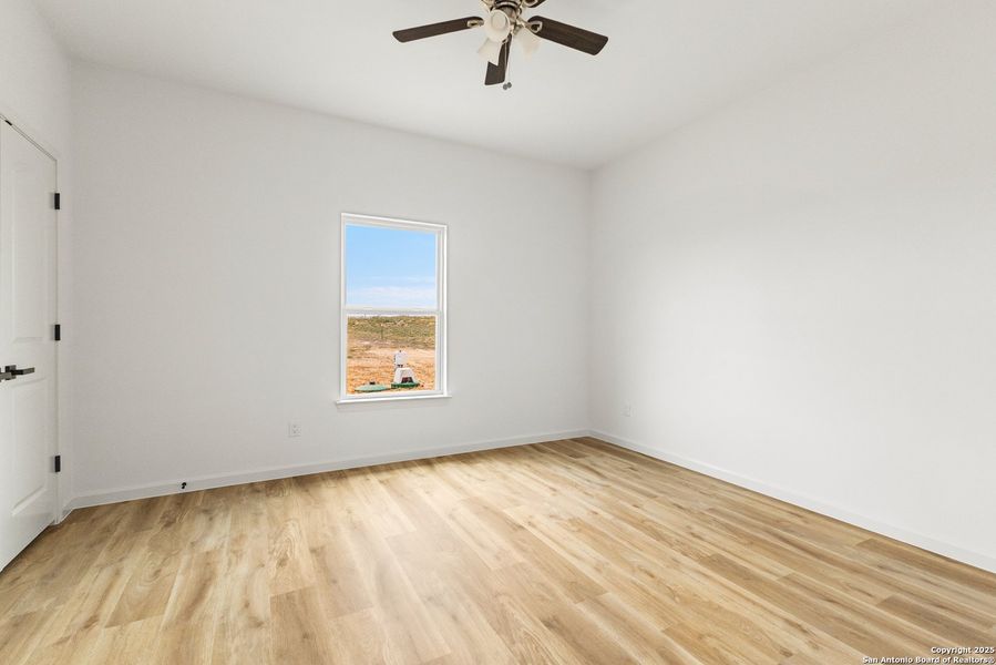 Spacious, unfurnished interior of a new home in , La Vernia (Image 27).