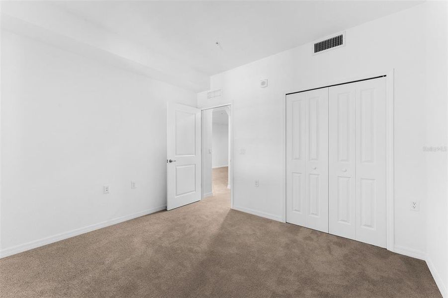 Spacious, unfurnished interior of a new home in Heritage Landing: Veranda Condominiums, Punta Gorda (Image 38).