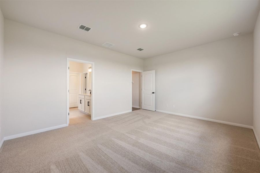 Spacious, unfurnished interior of a new home in Patterson Ranch, Georgetown (Image 29).