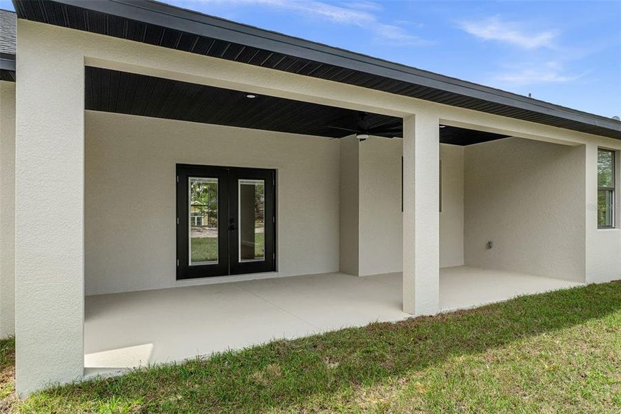 Exterior details and patio area of a home in , Weeki Wachee (Image 19).