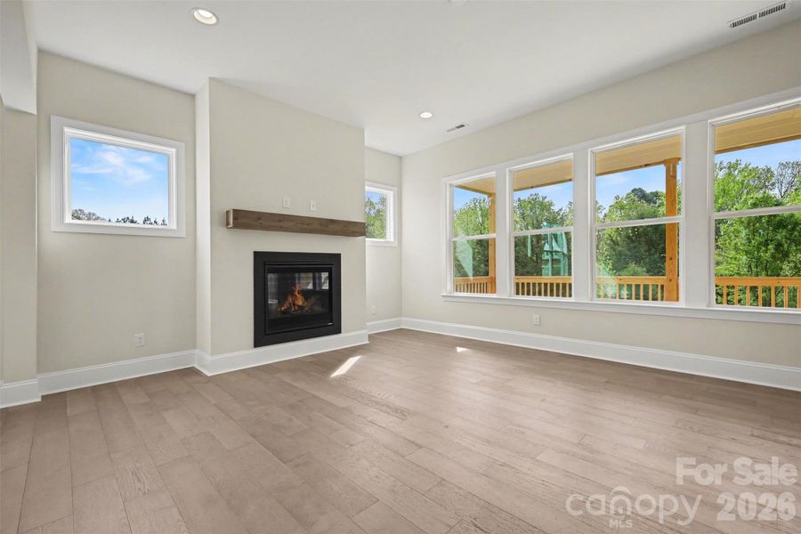 Spacious, unfurnished interior of a new home in Edmunds Farm, Clover (Image 38).