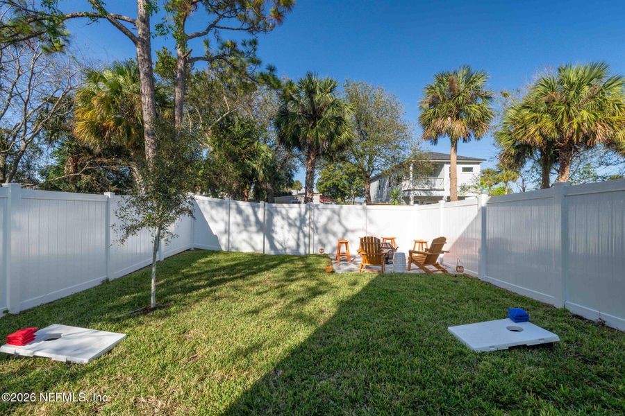 Exterior details and patio area of a home in , Jacksonville Beach (Image 30).