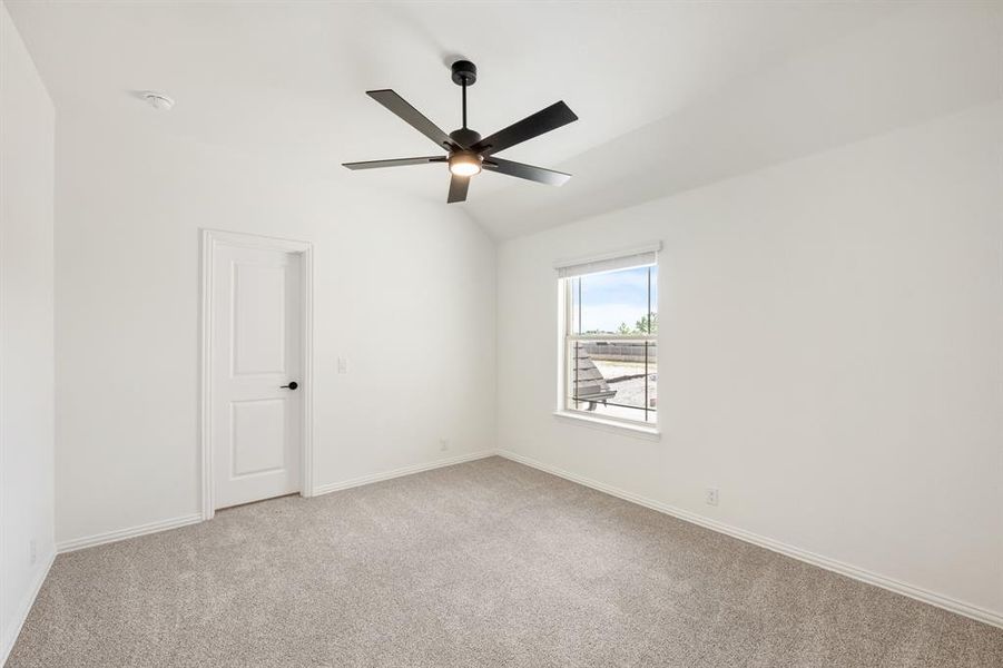 Spacious, unfurnished interior of a new home in Mockingbird Heights, Midlothian (Image 25).
