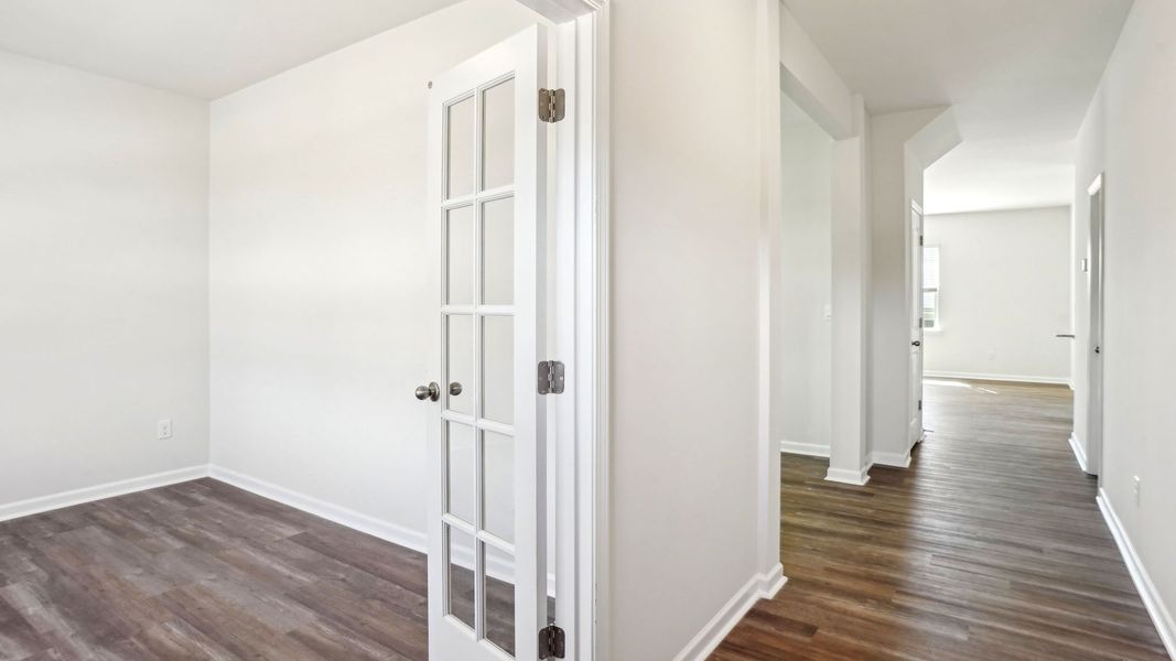 Spacious, unfurnished interior of a new home in Valleywood Farms, Waynesville (Image 7).
