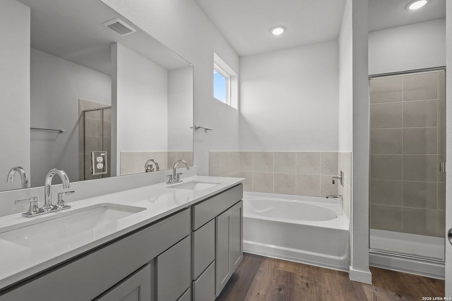 Furnished interior view inside a new home in Cinco Lakes, San Antonio (Image 7).