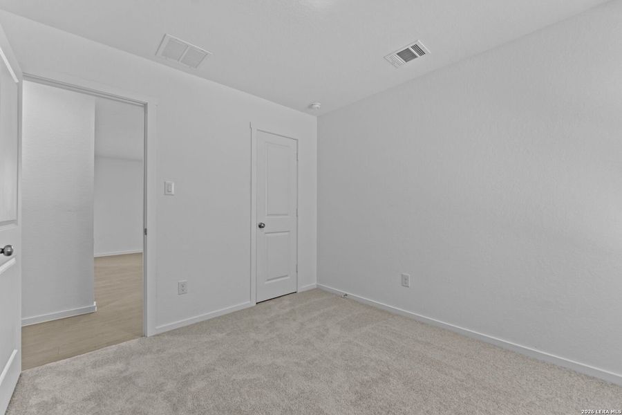 Spacious, unfurnished interior of a new home in Guadalupe Ridge, New Braunfels (Image 25).