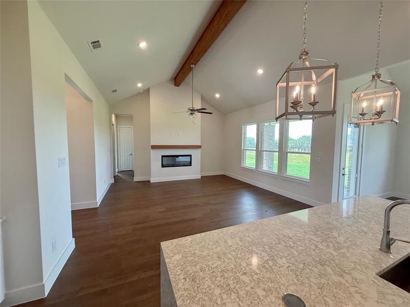 Spacious, unfurnished interior of a new home in , Weatherford (Image 11).