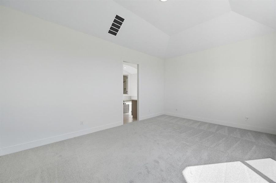 Spacious, unfurnished interior of a new home in Ridge Crossing, Waxahachie (Image 14). Spacious, unfurnished interior of a new home in Ridge Crossing, Waxahachie (Image 14).