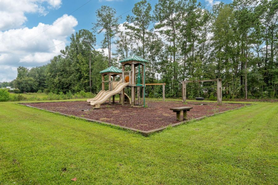 Community amenities in Lakeview Commons, Goose Creek (Image 48).