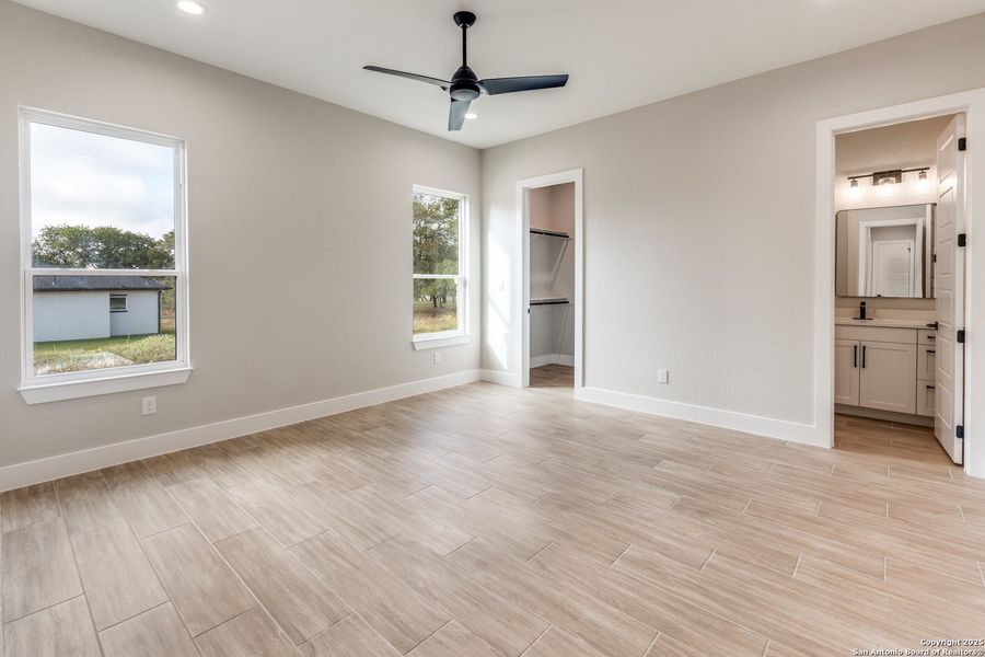 Spacious, unfurnished interior of a new home in , Adkins (Image 15).