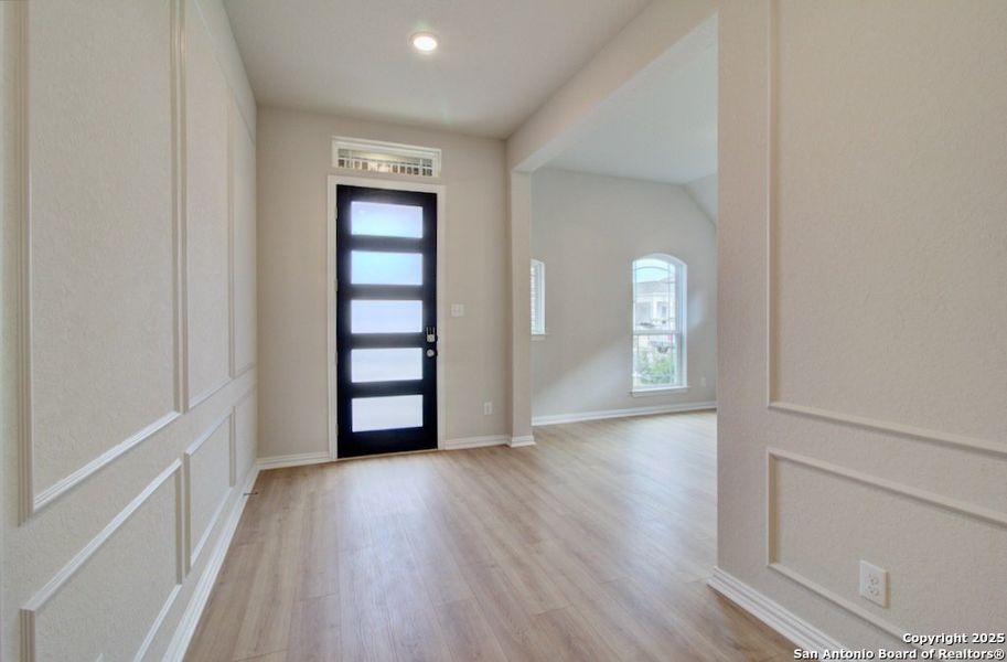 Spacious, unfurnished interior of a new home in Veranda, San Antonio (Image 12).