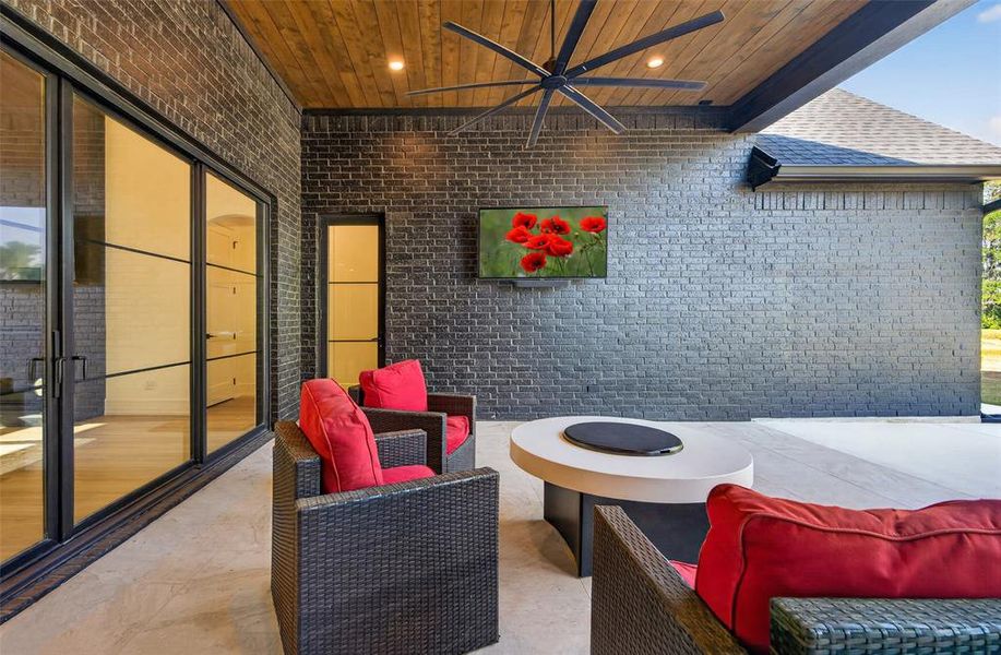 Exterior details and patio area of a home in , Hallsville (Image 20).
