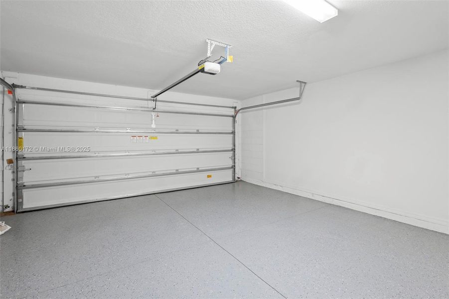 Spacious, unfurnished interior of a new home in , Davenport (Image 21).