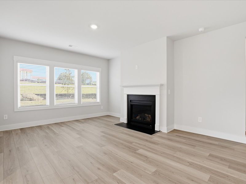 Spacious, unfurnished interior of a new home in Ashby Woods, Boiling Springs (Image 12).