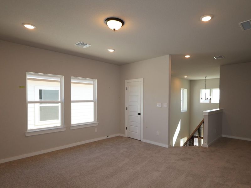 Spacious, unfurnished interior of a new home in Heritage, Dripping Springs (Image 10).