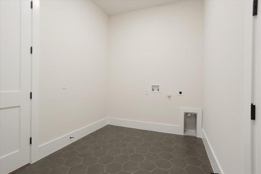 Spacious, unfurnished interior of a new home in , Denison (Image 23).