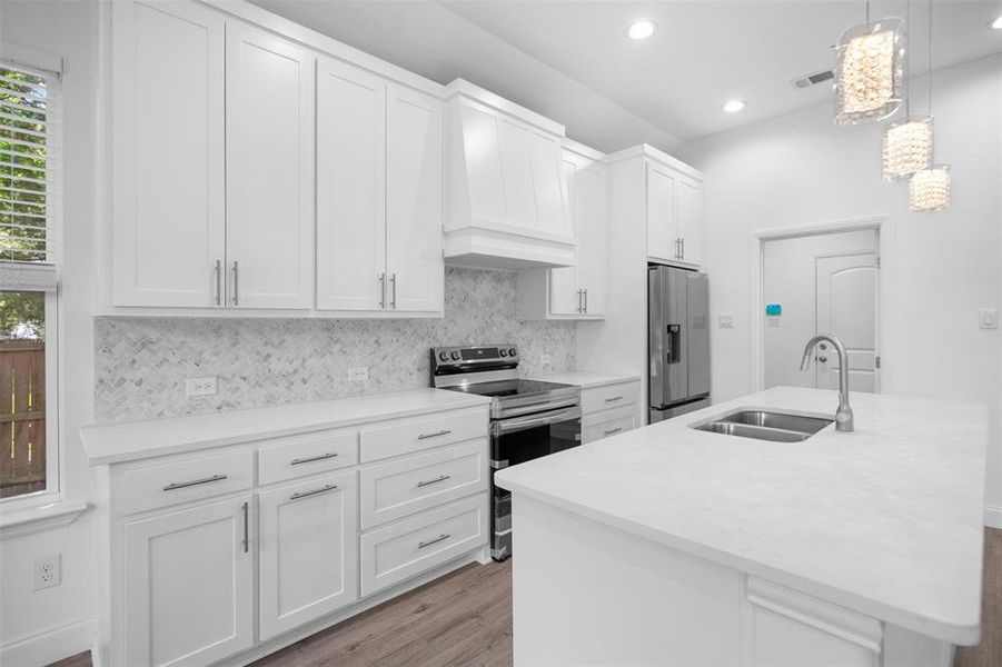 Furnished interior view inside a new home in , Waxahachie (Image 10).