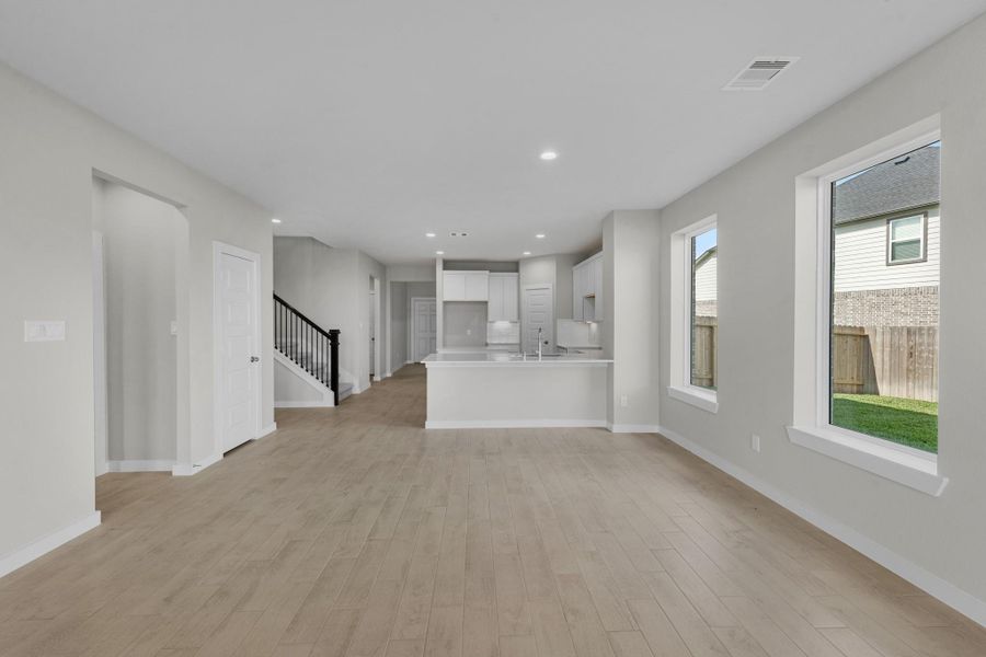 Spacious, unfurnished interior of a new home in Briarwood Crossing, Rosenberg (Image 17).