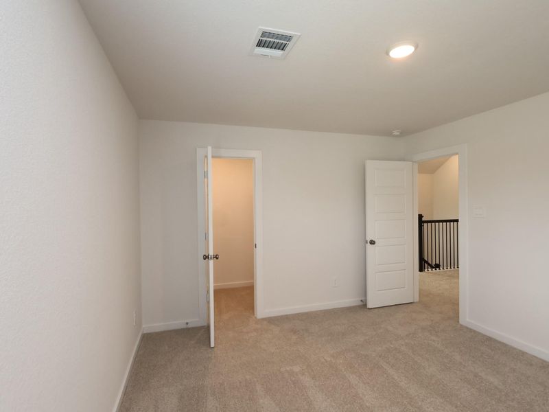 Spacious, unfurnished interior of a new home in Moran Ranch, Willis (Image 31).