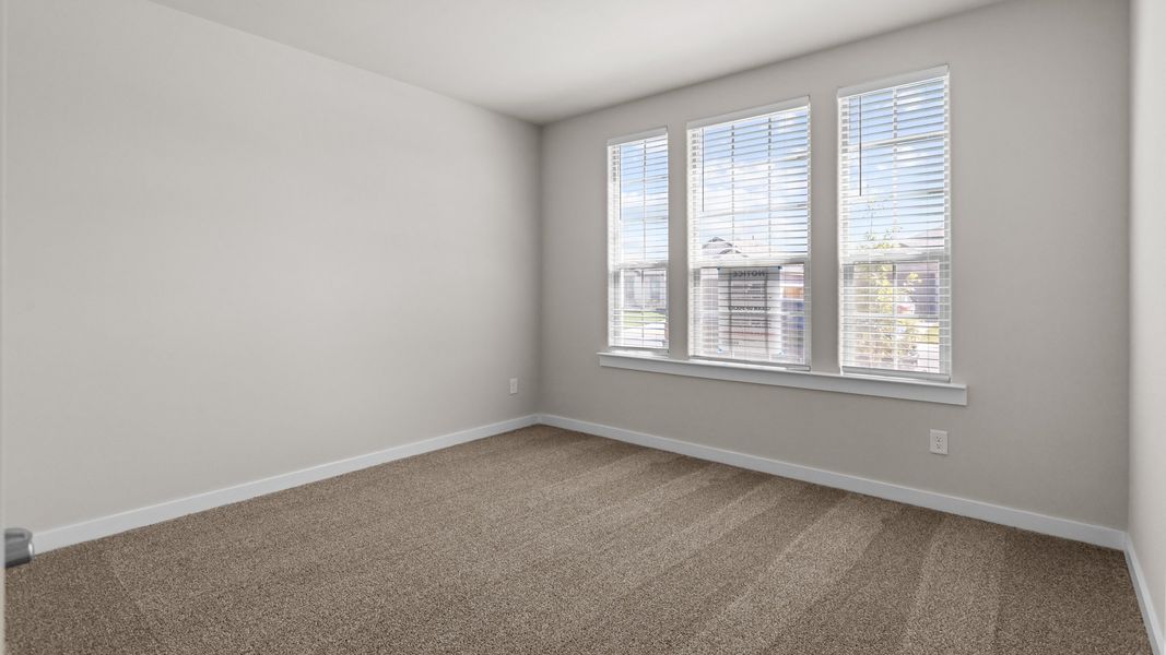 Spacious, unfurnished interior of a new home in Northwest Passage, Midland (Image 18).