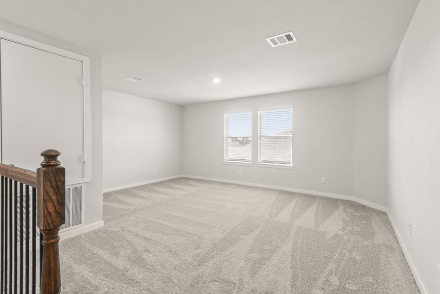 Spacious, unfurnished interior of a new home in Country Creek, Mont Belvieu (Image 14).