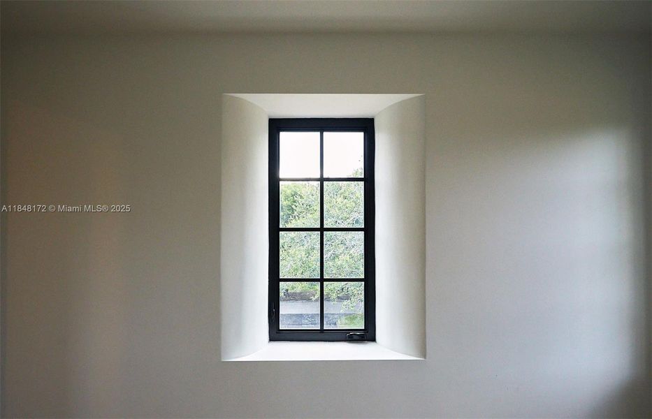 Spacious, unfurnished interior of a new home in , Coral Gables (Image 20).