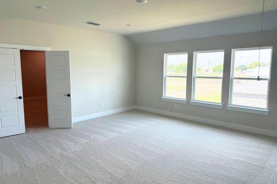Spacious, unfurnished interior of a new home in Ridge Park Estates, Royse City (Image 14).