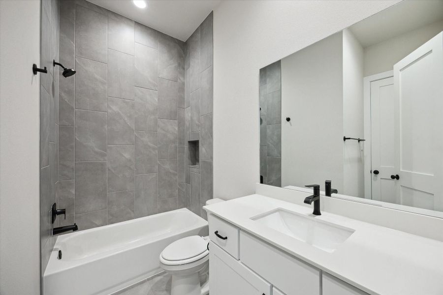 Another Secondary Bath (1 of 4)