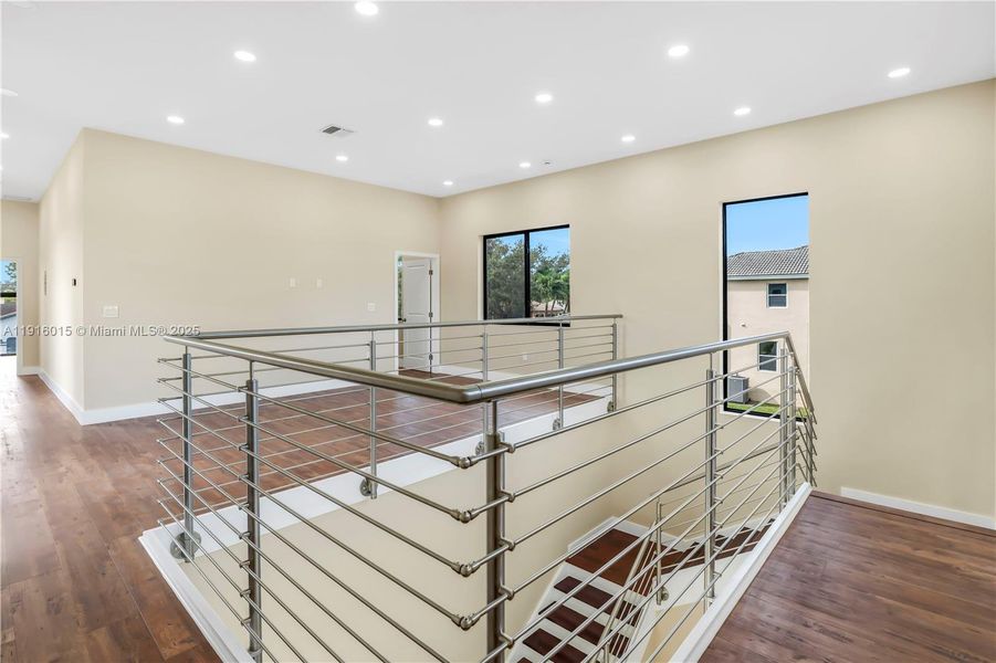 Spacious, unfurnished interior of a new home in , Plantation (Image 24).