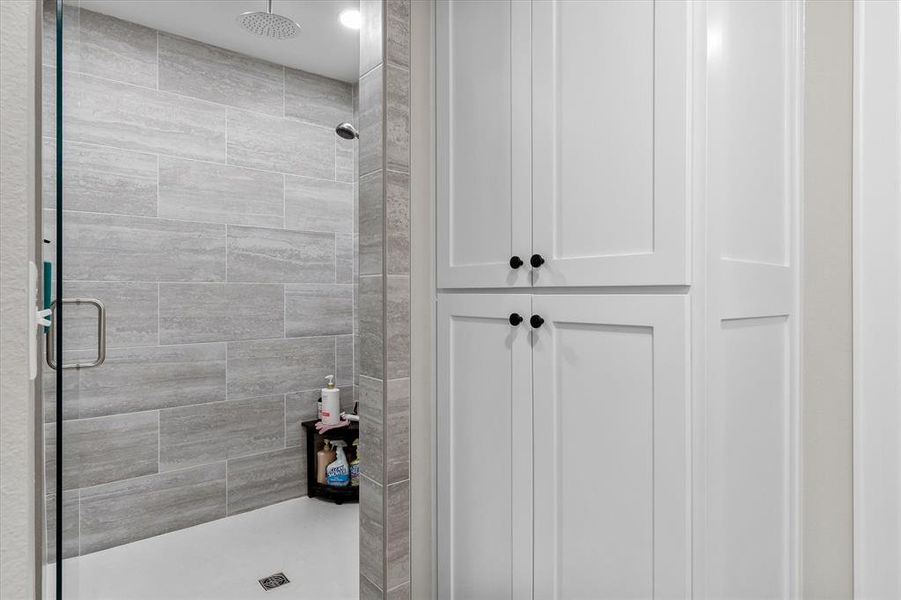 Furnished interior view inside a new home in , Lindale (Image 18).