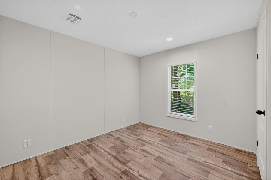 Spacious, unfurnished interior of a new home in , Walterboro (Image 18).