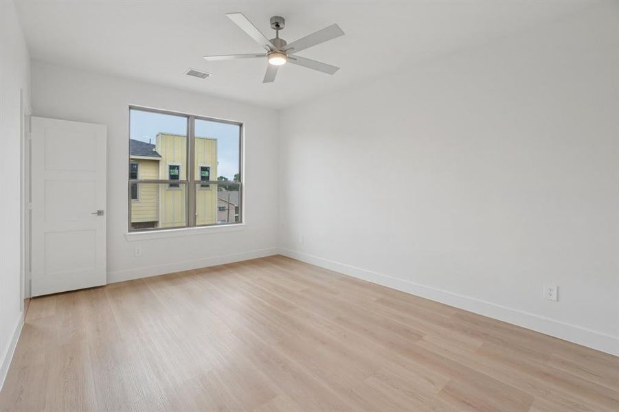 Unfurnished room with light wood-style flooring and ceiling fan