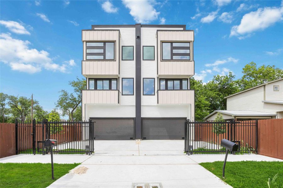 Front exterior of a new home in , Houston, TX, highlighting curb appeal (Image 24). Front exterior of a new home in , Houston, TX, highlighting curb appeal (Image 24).