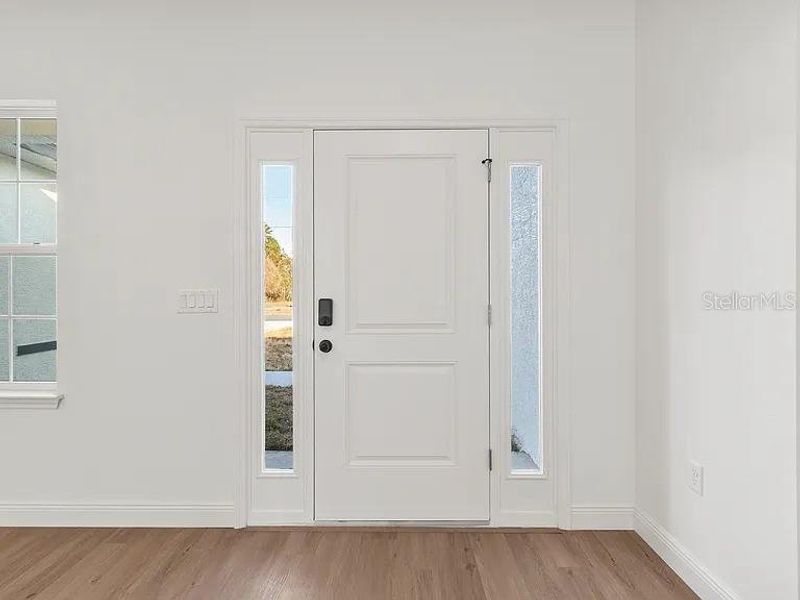 Spacious, unfurnished interior of a new home in , Ocala (Image 7).