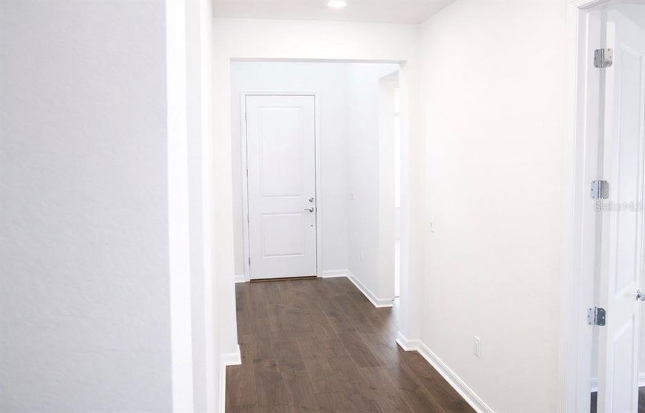 Spacious, unfurnished interior of a new home in , Clermont (Image 23).