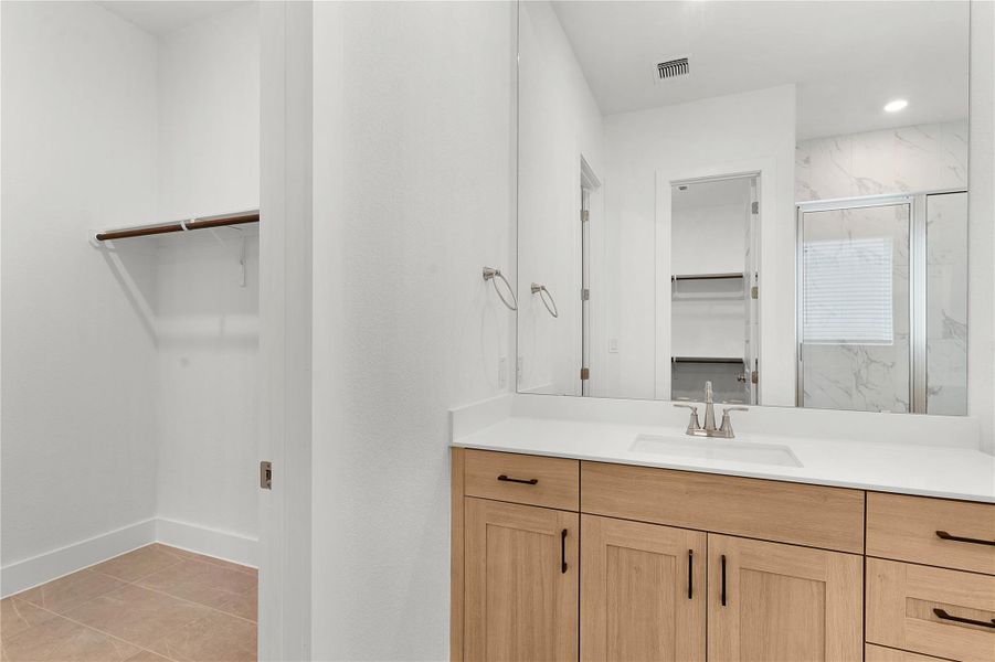 **PHOTO REPRESENTATIVE OF FLOORPLAN ONLY** **PHOTO REPRESENTATIVE OF FLOORPLAN ONLY**