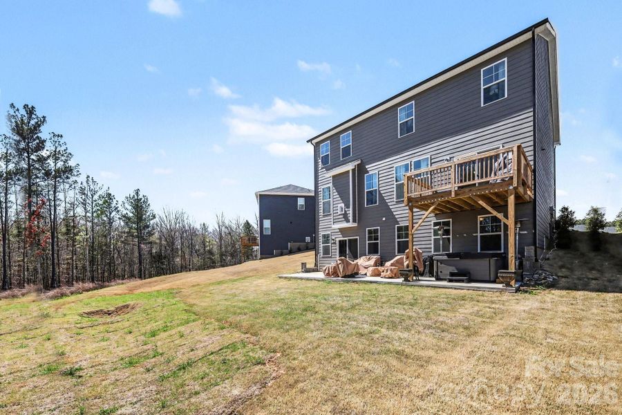 Exterior details and patio area of a home in Lakeside Glen, York (Image 28).
