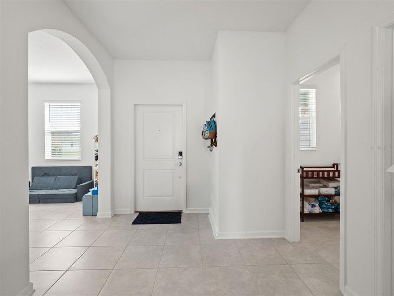 Spacious, unfurnished interior of a new home in Wellness Ridge, Clermont (Image 20).