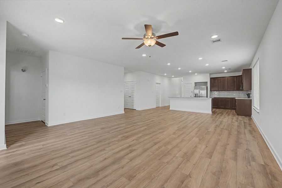 Spacious, unfurnished interior of a new home in Pleasant Hill, Bryan (Image 6).