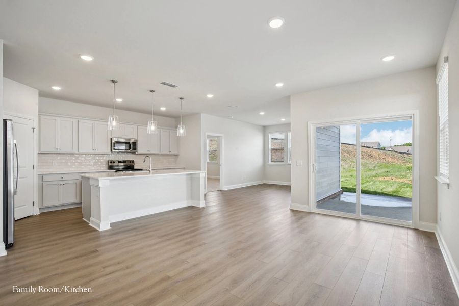 Spacious, unfurnished interior of a new home in Cades Bluff, Lebanon (Image 18).