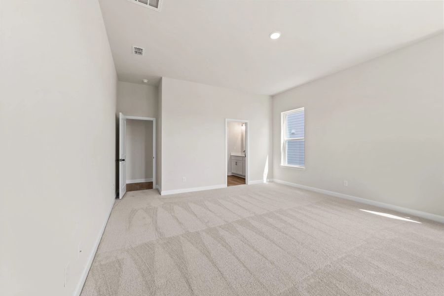 Spacious, unfurnished interior of a new home in Blue Heron Retreat, Little River (Image 17).